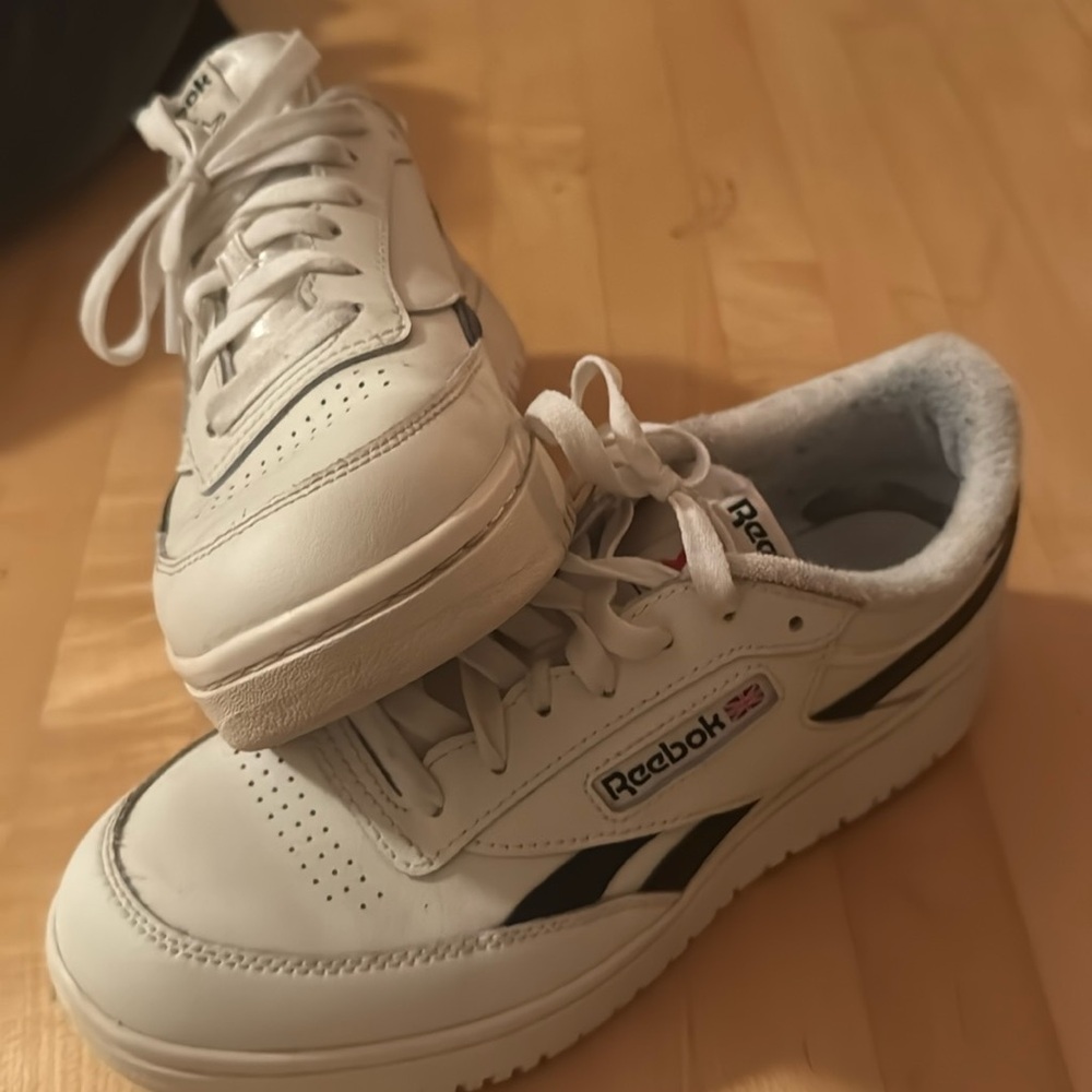 White Reebok sneakers size 9